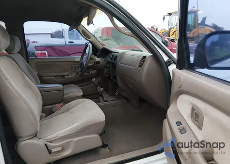 2002 Toyota Tacoma из США, поврежденный, VIN 5TEWM72N22Z058307